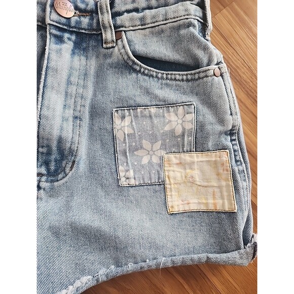 Wrangler x Billabong Shorts Womens 25 Showdown Floral Patchwork Denim Cut Offs - Picture 3 of 10